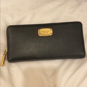 MICHAEL KORS LARGE BLACK WALLET